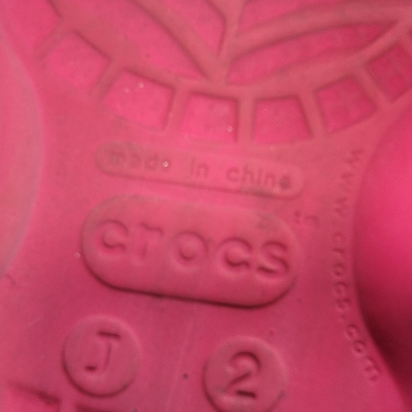 CROCS Hot Pink Sandals Size J 2 Flip Flops Summer Vacation - Picture 13 of 16